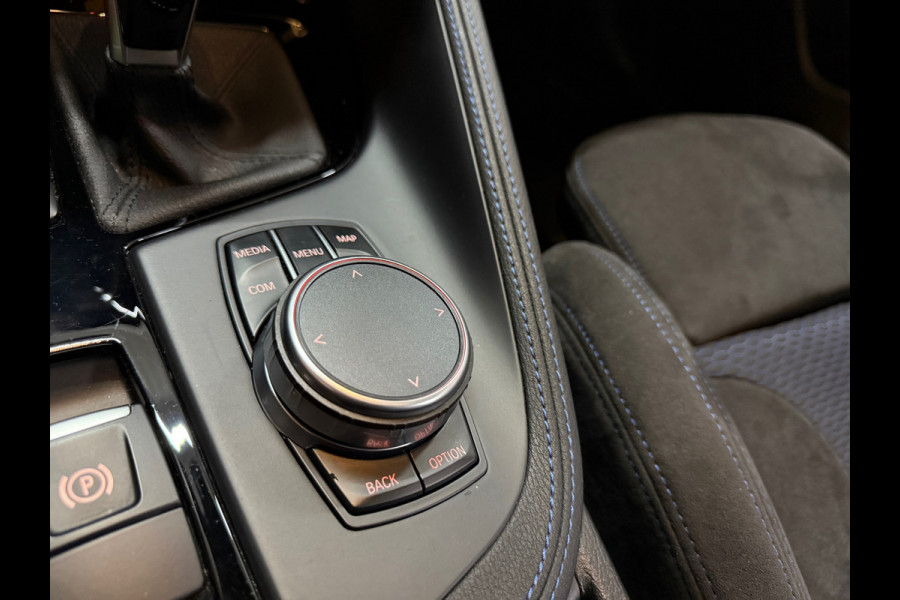 BMW X2 SDrive18i High Executive | M-Pakket | Pano | HUD | 19' inch | Alcantara | Navigatie | LED