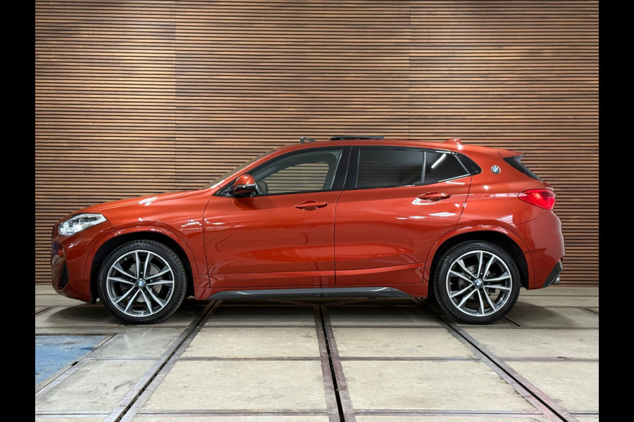 BMW X2 SDrive18i High Executive | M-Pakket | Pano | HUD | 19' inch | Alcantara | Navigatie | LED