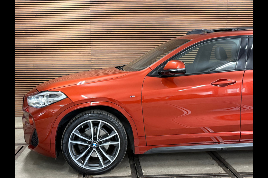 BMW X2 SDrive18i High Executive | M-Pakket | Pano | HUD | 19' inch | Alcantara | Navigatie | LED