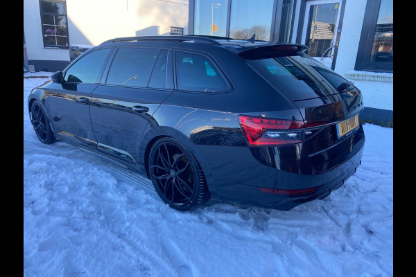 Škoda Superb Combi 1.5TSI RS-SPORTLINE/PANO/MAXTON/VIRTUAL