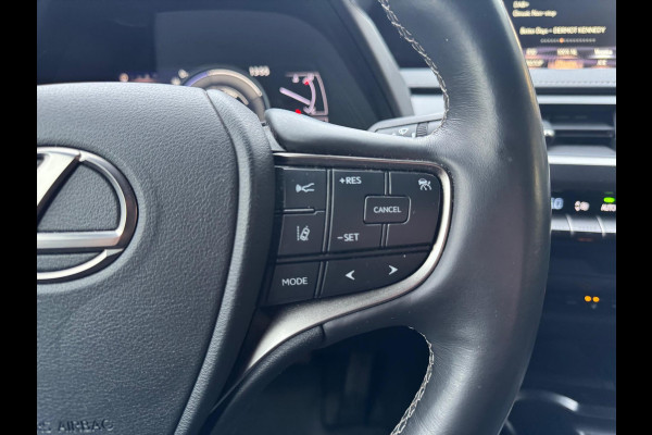 Lexus UX 250h Preference Line | Dodehoekherkenning, 18 inch, Stoel + Stuurverwarming, Parkeersensoren, Apple CarPlay/Android Auto
