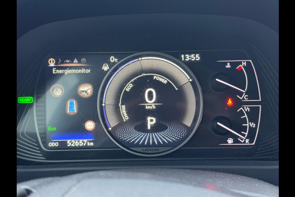 Lexus UX 250h Preference Line | Dodehoekherkenning, 18 inch, Stoel + Stuurverwarming, Parkeersensoren, Apple CarPlay/Android Auto