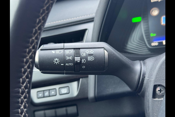 Lexus UX 250h Preference Line | Dodehoekherkenning, 18 inch, Stoel + Stuurverwarming, Parkeersensoren, Apple CarPlay/Android Auto