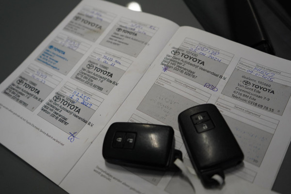 Toyota Auris Touring Sports 1.8 Hybrid Energy Plus | Trekhaak | Dealer onderhouden | Navigatie | Cruise control | All-seasonbanden |