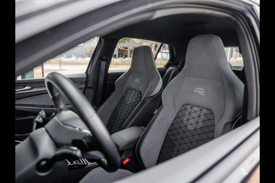 Volkswagen Golf 1.5 eTSI R-Line Business