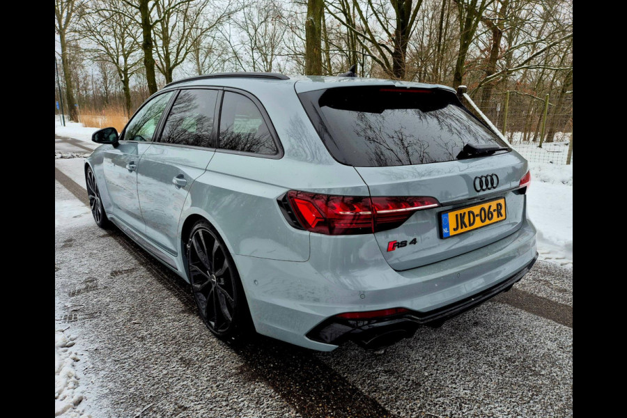 Audi A4 Avant 2.9 TFSI RS 4 quattro panodak . Head up