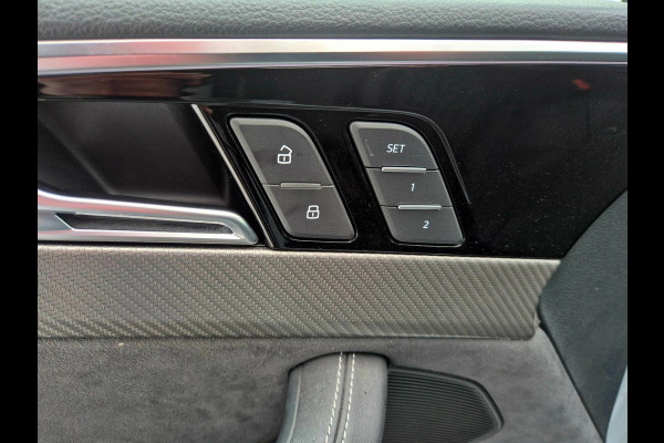 Audi A4 Avant 2.9 TFSI RS 4 quattro panodak . Head up