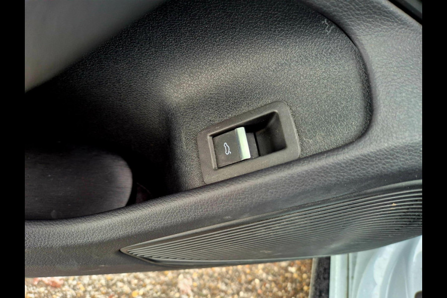 Audi A4 Avant 2.9 TFSI RS 4 quattro panodak . Head up