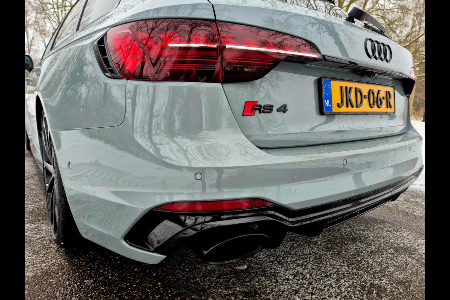Audi A4 Avant 2.9 TFSI RS 4 quattro panodak . Head up