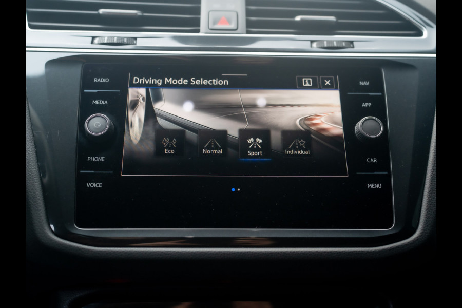 Volkswagen Tiguan 1.5 TSI R-Line Business+ | Harman/Kardon | 20'' | Trekhaak wegkl. | Elk. A-klep | IQ Light | Prijs Rijklaar!!
