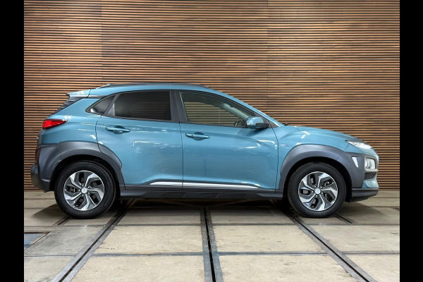 Hyundai Kona 1.6 GDI HEV Fashion Sky Automaat | Schuif/kanteldak | Carplay | Camera | HUD | Keyless