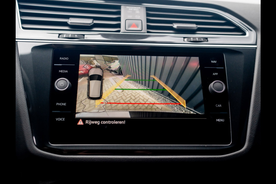 Volkswagen Tiguan 1.5 TSI R-Line Business+ | Trekhaak wegkl. | 20'' | Side Assist | Elk. A-klep | IQ Light | Prijs Rijklaar!!