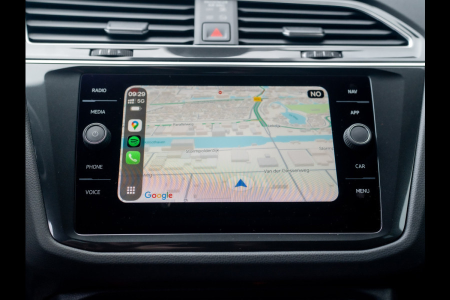 Volkswagen Tiguan 1.5 TSI R-Line Business+ | Trekhaak wegkl. | 20'' | Side Assist | Elk. A-klep | IQ Light | Prijs Rijklaar!!