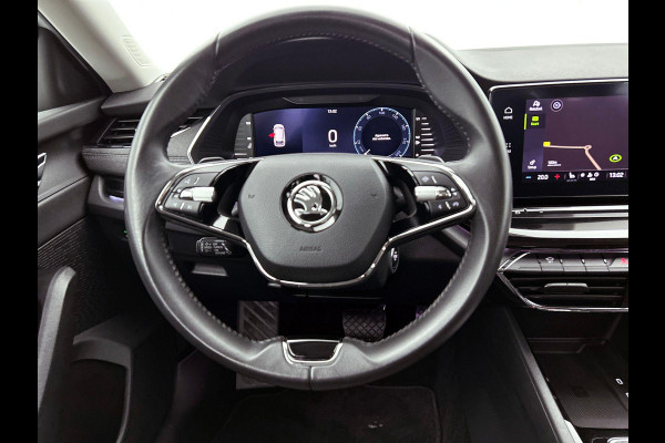 Škoda Octavia Combi 1.5 e-TSI DSG Style | Navigatie | Climate Control | Parkeer Sensoren | Camera | DAB | Cruise control | Lichtmetalen Velgen | Keyless