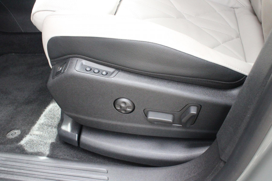 DS 7 E-Tense 300PK 4x4 ESPRIT DE VOYAGE | PANORAMISCH SCHUIF/KANTEL DAK | VOORRUITRAND/STUUR VERWARMING | VOLLEDIG LEDEREN BEKLEDING | LICHTMETALEN VELGEN 19" | ELEKTRISCH BEDIENBARE ACHTERKLEP | NIGHT VISION | DODEHOEK DETECTIE | ELEKTRISCH BEDIENBARE VOORSTOELEN MET MASSAGE FUNCTIE | ADAPTIVE CRUISE CONTROL | 360° CAMERA | KEYLESS ENTRY/START | FULL OPTION! | STOEL VENTILATIE | FOCAL ELECTRA | SFEER VERLICHTING | DRAADLOZE APPLE CARPLAY/ANDROID AUTO | NAVIGATIE | PARKEERSENSOREN VOOR EN ACHTER |
