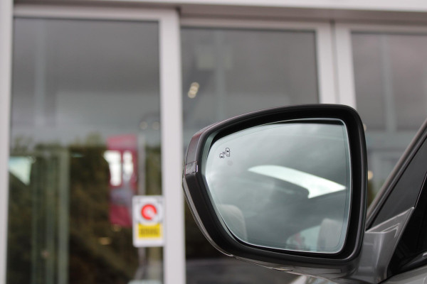 DS 7 E-Tense 300PK 4x4 ESPRIT DE VOYAGE | PANORAMISCH SCHUIF/KANTEL DAK | VOORRUITRAND/STUUR VERWARMING | VOLLEDIG LEDEREN BEKLEDING | LICHTMETALEN VELGEN 19" | ELEKTRISCH BEDIENBARE ACHTERKLEP | NIGHT VISION | DODEHOEK DETECTIE | ELEKTRISCH BEDIENBARE VOORSTOELEN MET MASSAGE FUNCTIE | ADAPTIVE CRUISE CONTROL | 360° CAMERA | KEYLESS ENTRY/START | FULL OPTION! | STOEL VENTILATIE | FOCAL ELECTRA | SFEER VERLICHTING | DRAADLOZE APPLE CARPLAY/ANDROID AUTO | NAVIGATIE | PARKEERSENSOREN VOOR EN ACHTER |