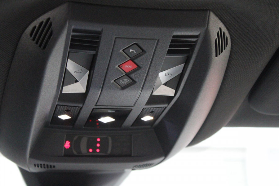 DS 7 E-Tense 300PK 4x4 ESPRIT DE VOYAGE | PANORAMISCH SCHUIF/KANTEL DAK | VOORRUITRAND/STUUR VERWARMING | VOLLEDIG LEDEREN BEKLEDING | LICHTMETALEN VELGEN 19" | ELEKTRISCH BEDIENBARE ACHTERKLEP | NIGHT VISION | DODEHOEK DETECTIE | ELEKTRISCH BEDIENBARE VOORSTOELEN MET MASSAGE FUNCTIE | ADAPTIVE CRUISE CONTROL | 360° CAMERA | KEYLESS ENTRY/START | FULL OPTION! | STOEL VENTILATIE | FOCAL ELECTRA | SFEER VERLICHTING | DRAADLOZE APPLE CARPLAY/ANDROID AUTO | NAVIGATIE | PARKEERSENSOREN VOOR EN ACHTER |