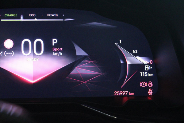 DS 7 E-Tense 300PK 4x4 ESPRIT DE VOYAGE | PANORAMISCH SCHUIF/KANTEL DAK | VOORRUITRAND/STUUR VERWARMING | VOLLEDIG LEDEREN BEKLEDING | LICHTMETALEN VELGEN 19" | ELEKTRISCH BEDIENBARE ACHTERKLEP | NIGHT VISION | DODEHOEK DETECTIE | ELEKTRISCH BEDIENBARE VOORSTOELEN MET MASSAGE FUNCTIE | ADAPTIVE CRUISE CONTROL | 360° CAMERA | KEYLESS ENTRY/START | FULL OPTION! | STOEL VENTILATIE | FOCAL ELECTRA | SFEER VERLICHTING | DRAADLOZE APPLE CARPLAY/ANDROID AUTO | NAVIGATIE | PARKEERSENSOREN VOOR EN ACHTER |