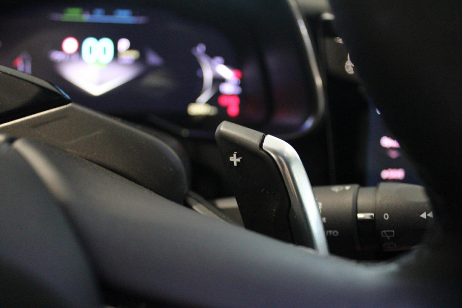 DS 7 E-Tense 300PK 4x4 ESPRIT DE VOYAGE | PANORAMISCH SCHUIF/KANTEL DAK | VOORRUITRAND/STUUR VERWARMING | VOLLEDIG LEDEREN BEKLEDING | LICHTMETALEN VELGEN 19" | ELEKTRISCH BEDIENBARE ACHTERKLEP | NIGHT VISION | DODEHOEK DETECTIE | ELEKTRISCH BEDIENBARE VOORSTOELEN MET MASSAGE FUNCTIE | ADAPTIVE CRUISE CONTROL | 360° CAMERA | KEYLESS ENTRY/START | FULL OPTION! | STOEL VENTILATIE | FOCAL ELECTRA | SFEER VERLICHTING | DRAADLOZE APPLE CARPLAY/ANDROID AUTO | NAVIGATIE | PARKEERSENSOREN VOOR EN ACHTER |