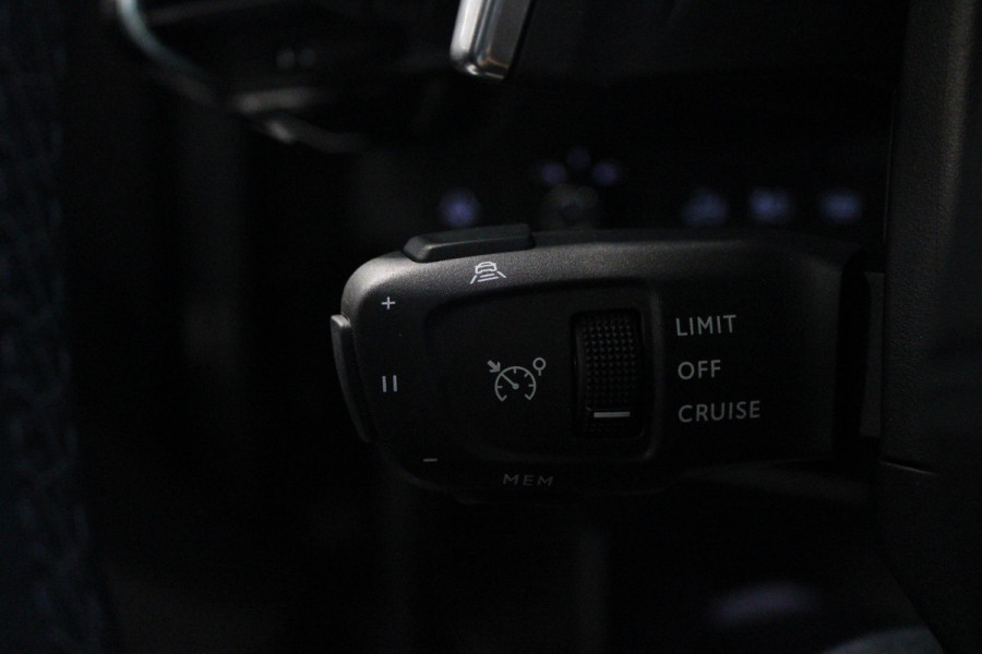 DS 7 E-Tense 300PK 4x4 ESPRIT DE VOYAGE | PANORAMISCH SCHUIF/KANTEL DAK | VOORRUITRAND/STUUR VERWARMING | VOLLEDIG LEDEREN BEKLEDING | LICHTMETALEN VELGEN 19" | ELEKTRISCH BEDIENBARE ACHTERKLEP | NIGHT VISION | DODEHOEK DETECTIE | ELEKTRISCH BEDIENBARE VOORSTOELEN MET MASSAGE FUNCTIE | ADAPTIVE CRUISE CONTROL | 360° CAMERA | KEYLESS ENTRY/START | FULL OPTION! | STOEL VENTILATIE | FOCAL ELECTRA | SFEER VERLICHTING | DRAADLOZE APPLE CARPLAY/ANDROID AUTO | NAVIGATIE | PARKEERSENSOREN VOOR EN ACHTER |