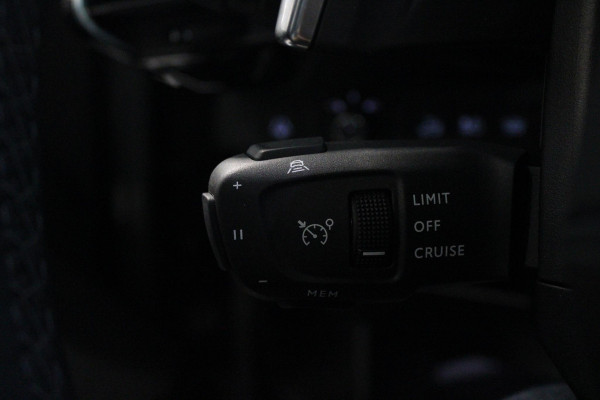 DS 7 E-Tense 300PK 4x4 ESPRIT DE VOYAGE | PANORAMISCH SCHUIF/KANTEL DAK | VOORRUITRAND/STUUR VERWARMING | VOLLEDIG LEDEREN BEKLEDING | LICHTMETALEN VELGEN 19" | ELEKTRISCH BEDIENBARE ACHTERKLEP | NIGHT VISION | DODEHOEK DETECTIE | ELEKTRISCH BEDIENBARE VOORSTOELEN MET MASSAGE FUNCTIE | ADAPTIVE CRUISE CONTROL | 360° CAMERA | KEYLESS ENTRY/START | FULL OPTION! | STOEL VENTILATIE | FOCAL ELECTRA | SFEER VERLICHTING | DRAADLOZE APPLE CARPLAY/ANDROID AUTO | NAVIGATIE | PARKEERSENSOREN VOOR EN ACHTER |