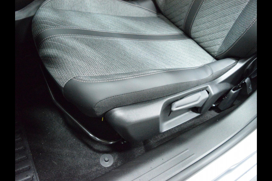 Peugeot 208 1.2 Hybrid 110 e-DCS6 Allure ACHTERUITRIJCAMERA MET SENSOREN | NAVIGATIE | CARPLAY | E.C.C. |