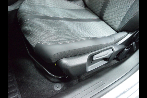 Peugeot 208 1.2 Hybrid 110 e-DCS6 Allure ACHTERUITRIJCAMERA MET SENSOREN | NAVIGATIE | CARPLAY | E.C.C. |