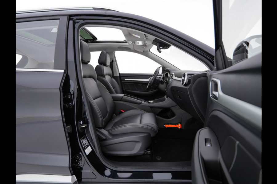 MG ZS EV Luxury 45 kWh (INCL-BTW) Aut. *PANO | LEATHER | CCS-FASTLOADER | KEYLESS | NAVI-FULLMAP | ADAPTIVE-CRUISE | CAMERA | HEATED-SPORTSEATS | CARPLAY | BLINDSPOT | DAB | LANE-ASSIST | 17''ALU*