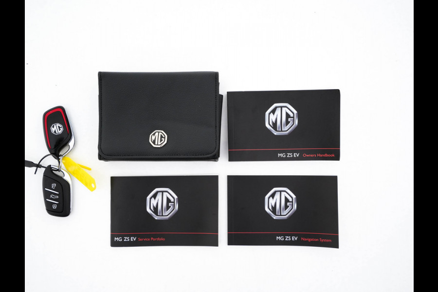 MG ZS EV Luxury 45 kWh (INCL-BTW) Aut. *PANO | LEATHER | CCS-FASTLOADER | KEYLESS | NAVI-FULLMAP | ADAPTIVE-CRUISE | CAMERA | HEATED-SPORTSEATS | CARPLAY | BLINDSPOT | DAB | LANE-ASSIST | 17''ALU*