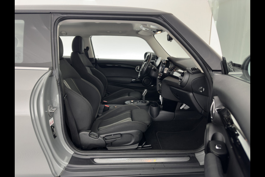 MINI Mini Electric Basic 33 kWh [ 3-Fase ] (SOH-100%) (INCL-BTW) Aut. *HEATPUMP | FULL-LED | SPORT-SEATS | NAVI-FULLMAP | DIGI-COCKPIT | DAB+ | ECC | CCS-FASTLOADER | UNION-JACK | KEYLESS | CRUISE | AMBIENT-LIGHT | 16''ALU*