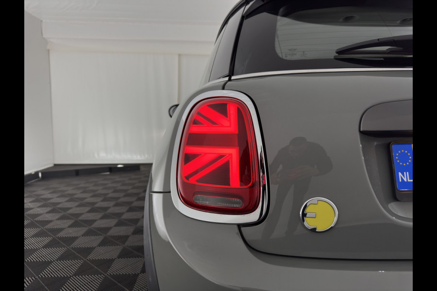 MINI Mini Electric Basic 33 kWh [ 3-Fase ] (SOH-100%) (INCL-BTW) Aut. *HEATPUMP | FULL-LED | SPORT-SEATS | NAVI-FULLMAP | DIGI-COCKPIT | DAB+ | ECC | CCS-FASTLOADER | UNION-JACK | KEYLESS | CRUISE | AMBIENT-LIGHT | 16''ALU*