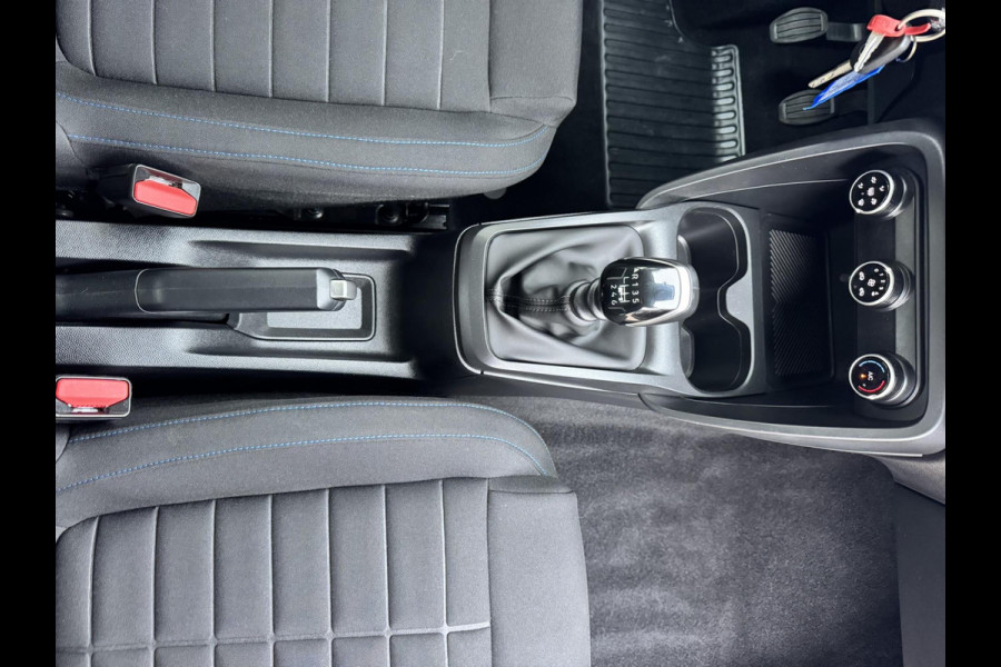 Citroën C3 1.2 Turbo 100pk Trekhaak Adaptieve cruise Airco Apple / Android DAB 4 Seizoenen banden