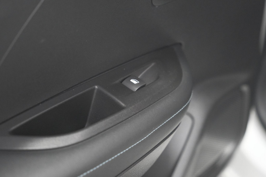 Peugeot 2008 PureTech 130 Allure | Camera | Adaptieve Cruise Control | Stoelverwarming