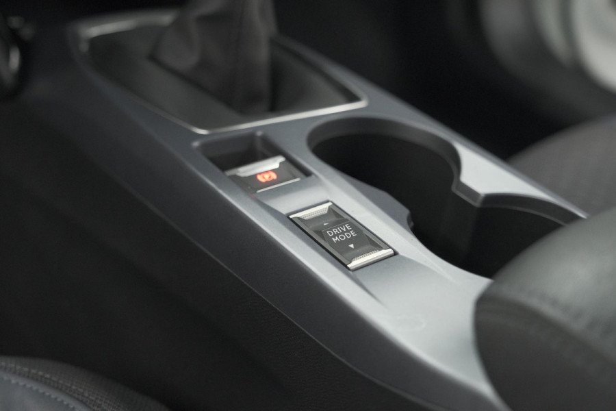 Peugeot 2008 PureTech 130 Allure | Camera | Adaptieve Cruise Control | Stoelverwarming