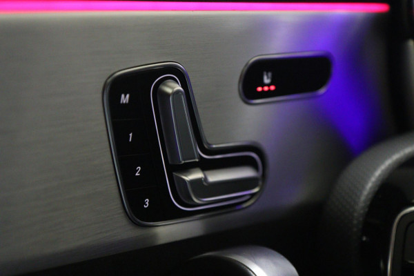 Mercedes-Benz A-Klasse 200 AMG NAP/PANO/KEYLESS/SFEER/MEMORY/VOL