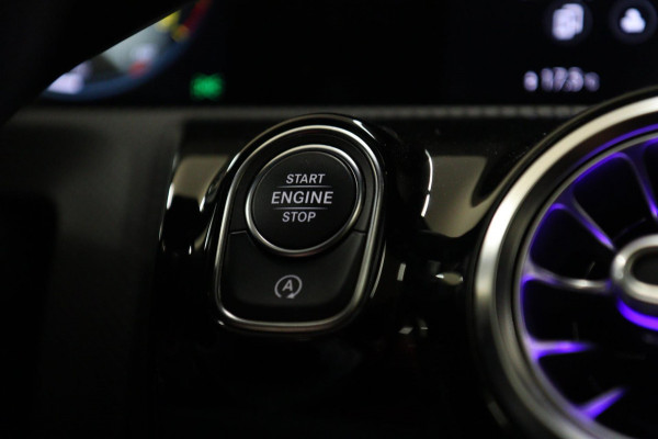 Mercedes-Benz A-Klasse 200 AMG NAP/PANO/KEYLESS/SFEER/MEMORY/VOL