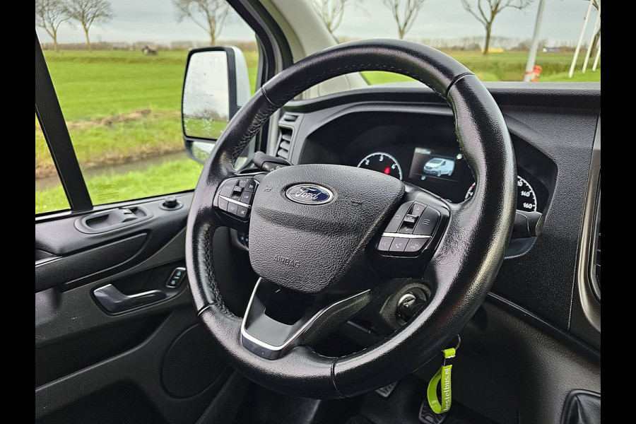 Ford Transit Custom 300 2.0 TDCI L2H1 Navi Airco PDC Cruise Achterdeuren 3 Zits Euro6 105 PK!