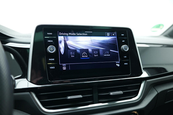 Volkswagen T-Roc 1.5 TSI R-Line Pano|Camera|Carplay|