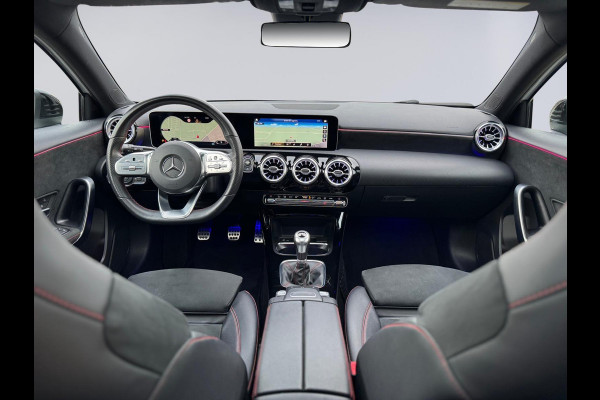 Mercedes-Benz A-Klasse 200 Business Solution 163 pk AMG styling, nieuw model, camera, sfeerverlichting, panoramadak, parelmoer wit
