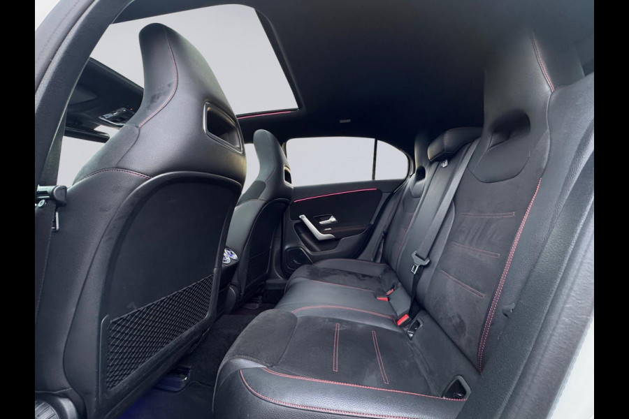 Mercedes-Benz A-Klasse 200 Business Solution 163 pk AMG styling, nieuw model, camera, sfeerverlichting, panoramadak, parelmoer wit