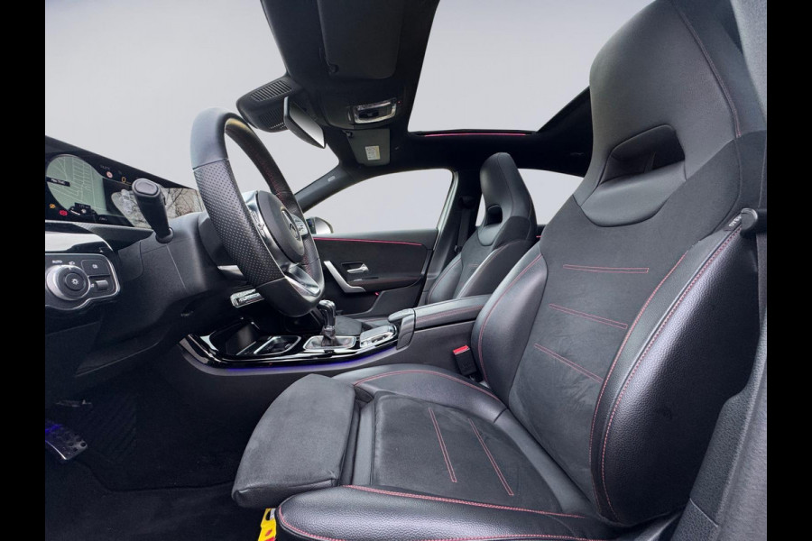 Mercedes-Benz A-Klasse 200 Business Solution 163 pk AMG styling, nieuw model, camera, sfeerverlichting, panoramadak, parelmoer wit