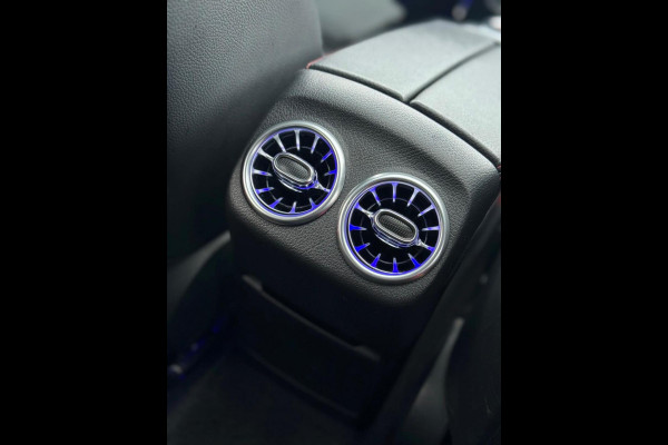 Mercedes-Benz A-Klasse 200 Business Solution 163 pk AMG styling, nieuw model, camera, sfeerverlichting, panoramadak, parelmoer wit