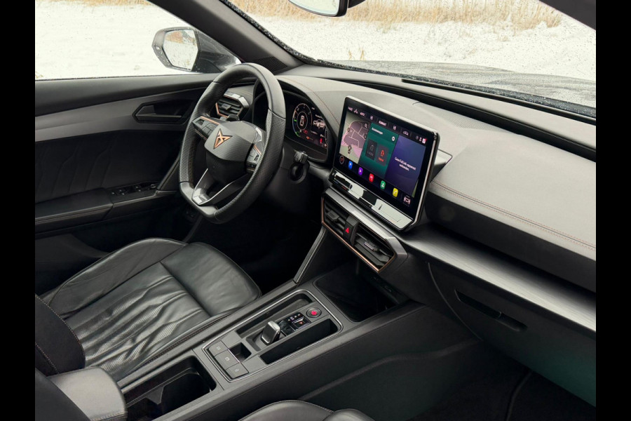 CUPRA 1.4 e-Hybrid Adrenaline, panoramadak, vol lederen interieur, sfeerverlichting, achteruitrijcamera, stoel-stuurverwarming