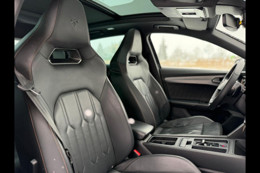 CUPRA 1.4 e-Hybrid Adrenaline, panoramadak, vol lederen interieur, sfeerverlichting, achteruitrijcamera, stoel-stuurverwarming