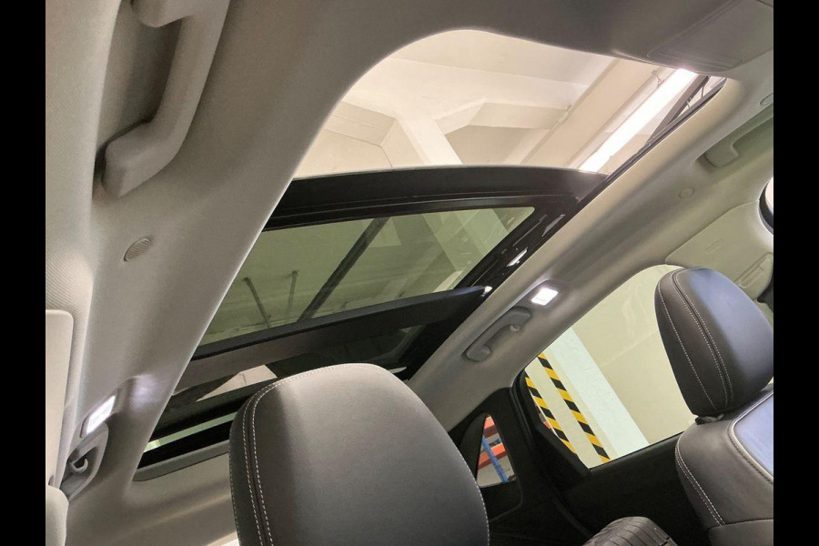 Ford Kuga 2.5 PHEV Vignale 225pk | Weg/Uitklapbare Trekhaak (Elektrisch bedienbaar) | Panoramadak | Adaptive cruise control | Winter Pack | Dodehoeksensoren | Camera | Head up Display