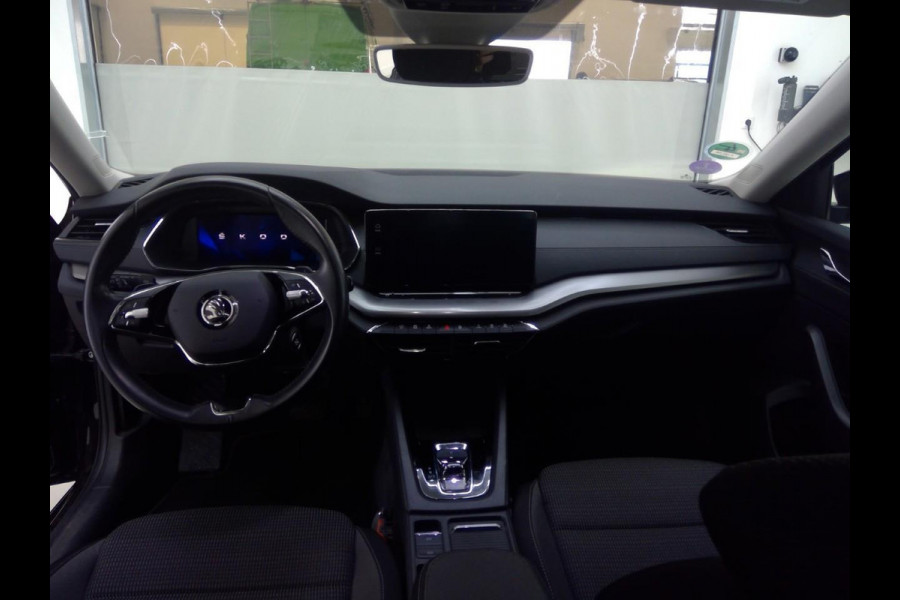 Škoda Octavia Combi 1.0 e-TSI Business Edition Airco ECC Navi Carplay PDC VA DAB+ Full LED Cruise Control