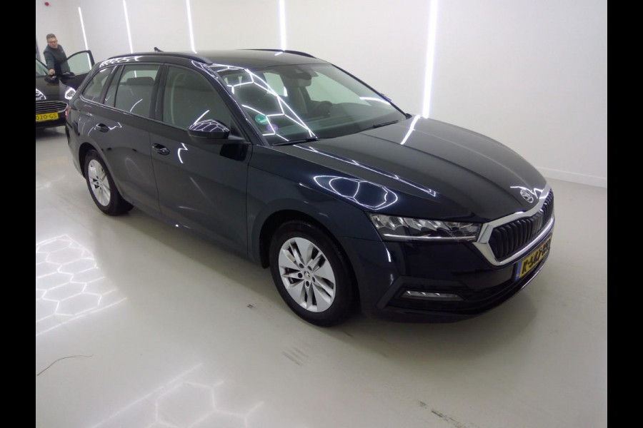 Škoda Octavia Combi 1.0 e-TSI Business Edition Airco ECC Navi Carplay PDC VA DAB+ Full LED Cruise Control