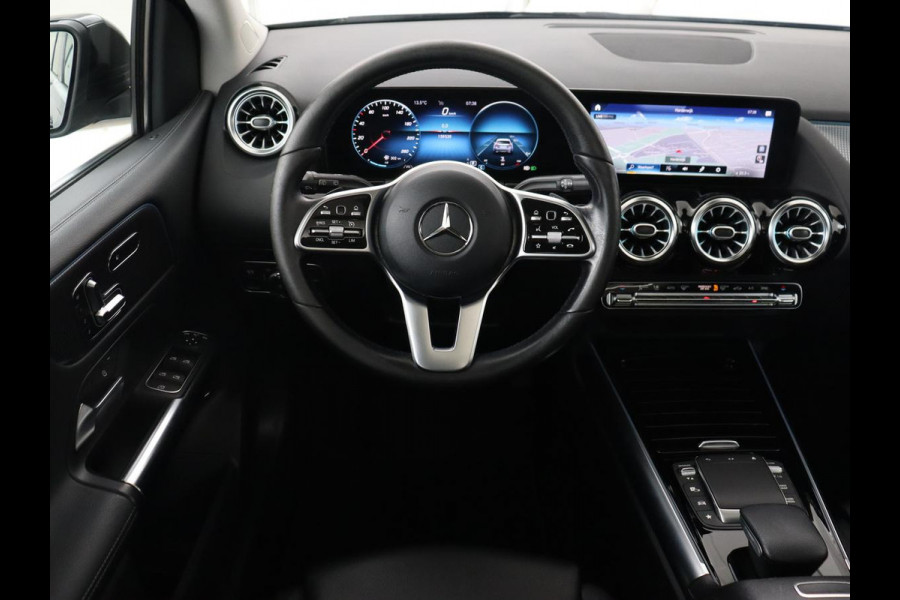 Mercedes-Benz B-Klasse 180 Business Solution Luxury | Panoramadak | Leder | Stoelverwarming | Trekhaak | Memory | Keyless | Sfeerverlichting | Matrix LED | Navigatie | Widescreen