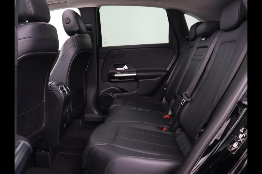 Mercedes-Benz B-Klasse 180 Business Solution Luxury | Panoramadak | Leder | Stoelverwarming | Trekhaak | Memory | Keyless | Sfeerverlichting | Matrix LED | Navigatie | Widescreen