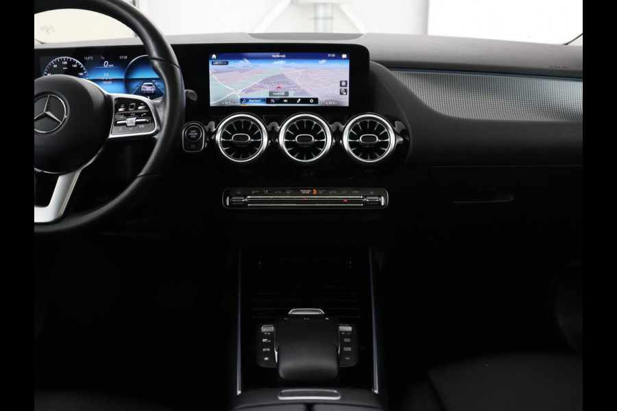 Mercedes-Benz B-Klasse 180 Business Solution Luxury | Panoramadak | Leder | Stoelverwarming | Trekhaak | Memory | Keyless | Sfeerverlichting | Matrix LED | Navigatie | Widescreen